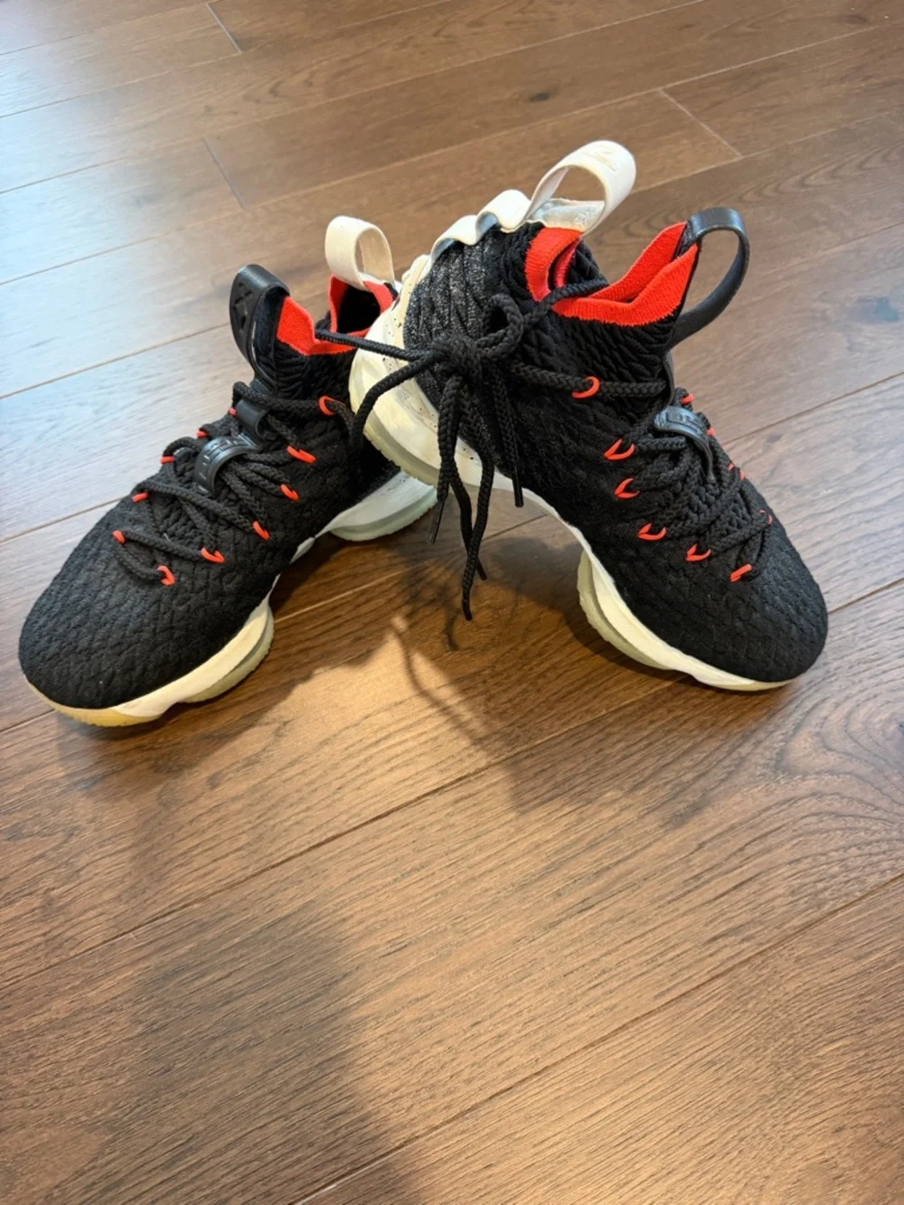 Nike LeBron 15 XV Youth Sneaker Size 6 in Black and Bright Crimson - C38-018